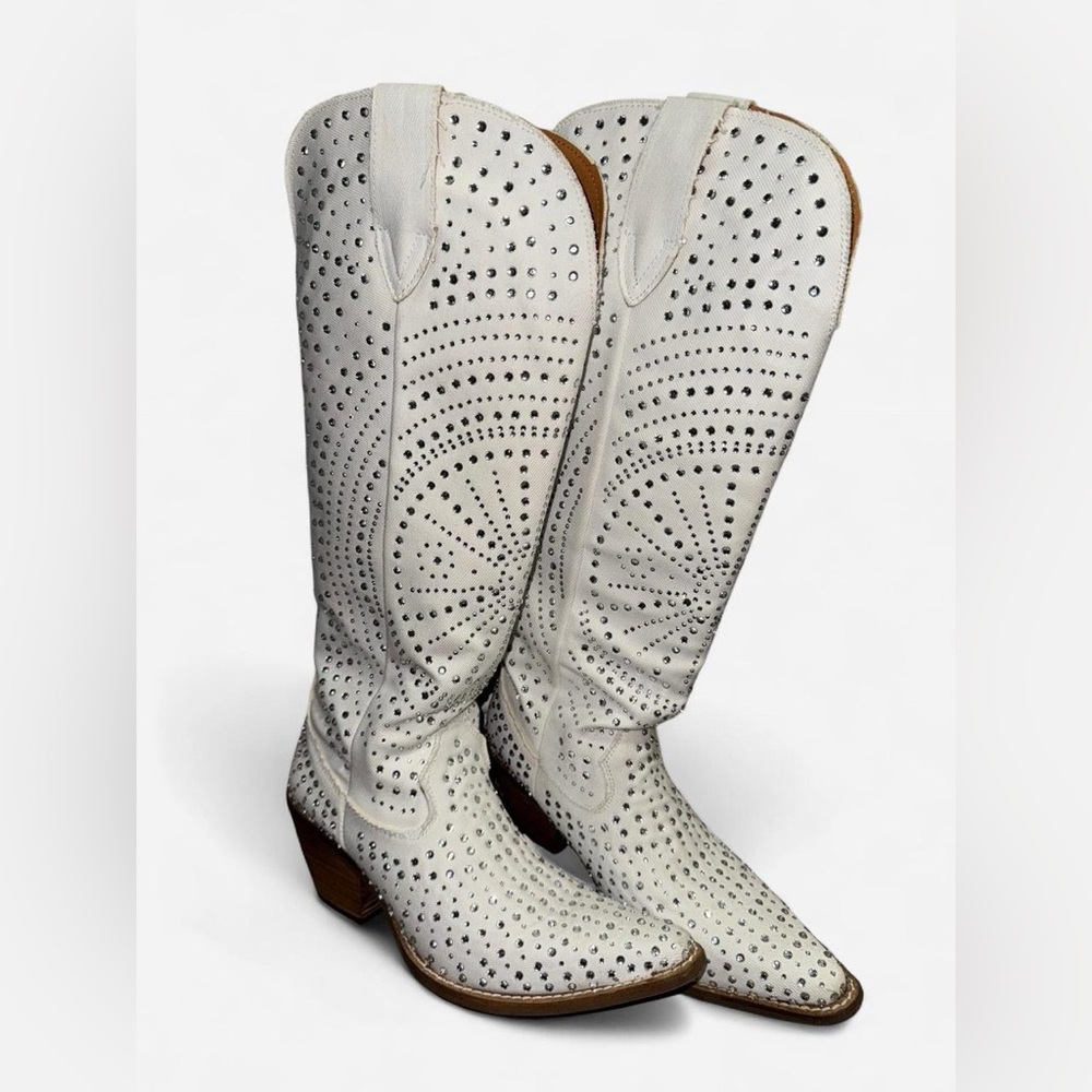 Dingo White Studded Heeled Boots